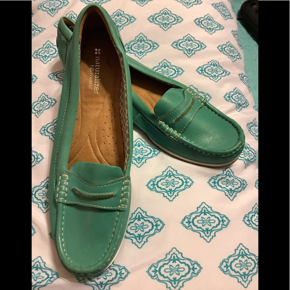 Gently Worn Soft Jade NATURALIZER Loafers
